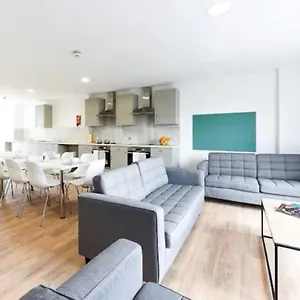 Pittrodrie Street Student Only In Apartment