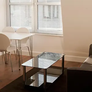 Serviced Apartments: Charlotte Street Apartment